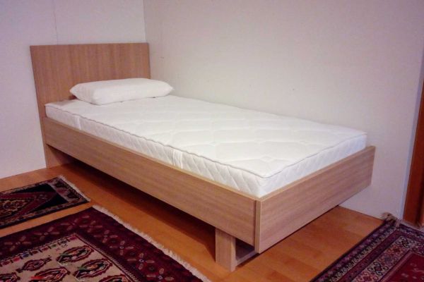 einzelbett-eiche-natur500E5317-8F6D-A0FB-996F-EB021A3431C2.jpg